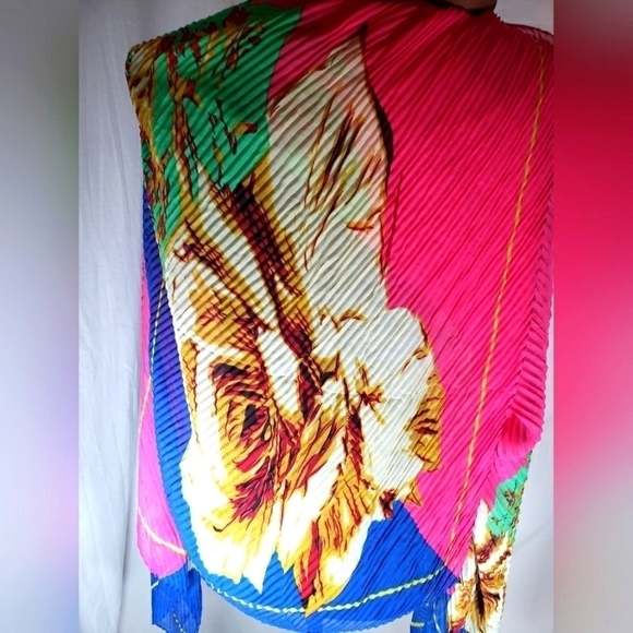 Beautiful Pink Hawaiian Off the Shoulder Pearl Button Overlaying Wrap - Picture 8 of 8